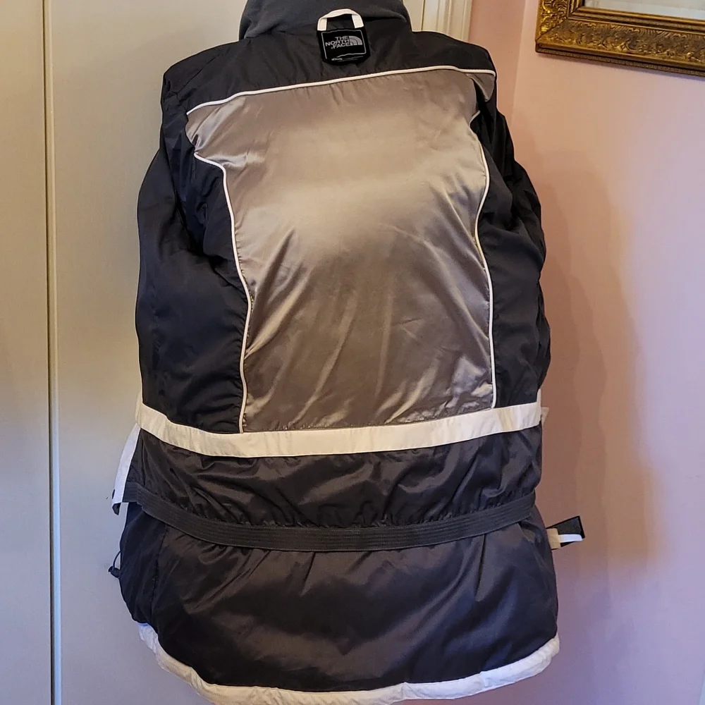 THE NORTH FACE white puffer ski jacket with belt - Picture 8 of 9